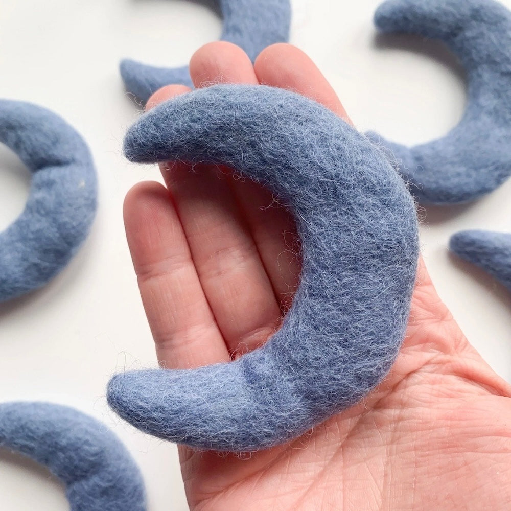 Felt pocket hug Blue Moon