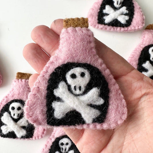 Felt pocket hug skull potion