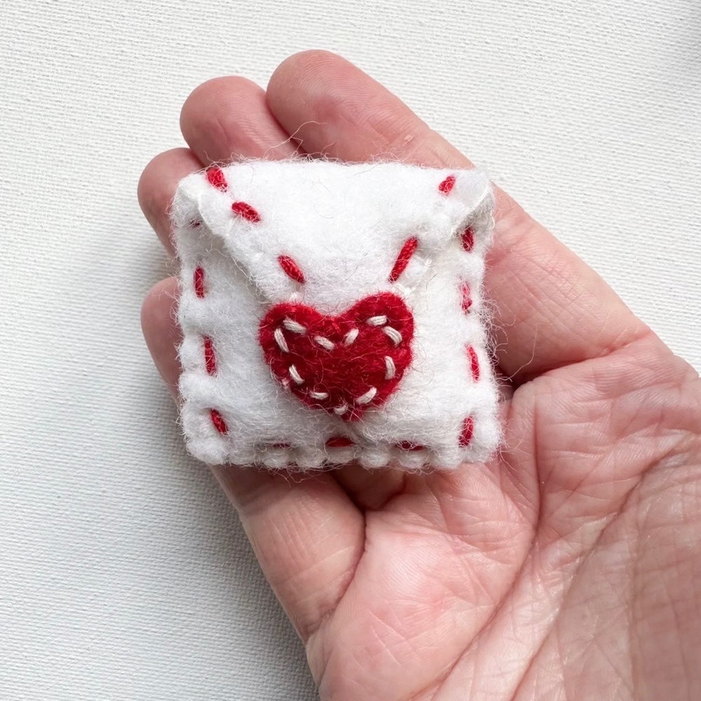 Felt pocket hug Love Letter